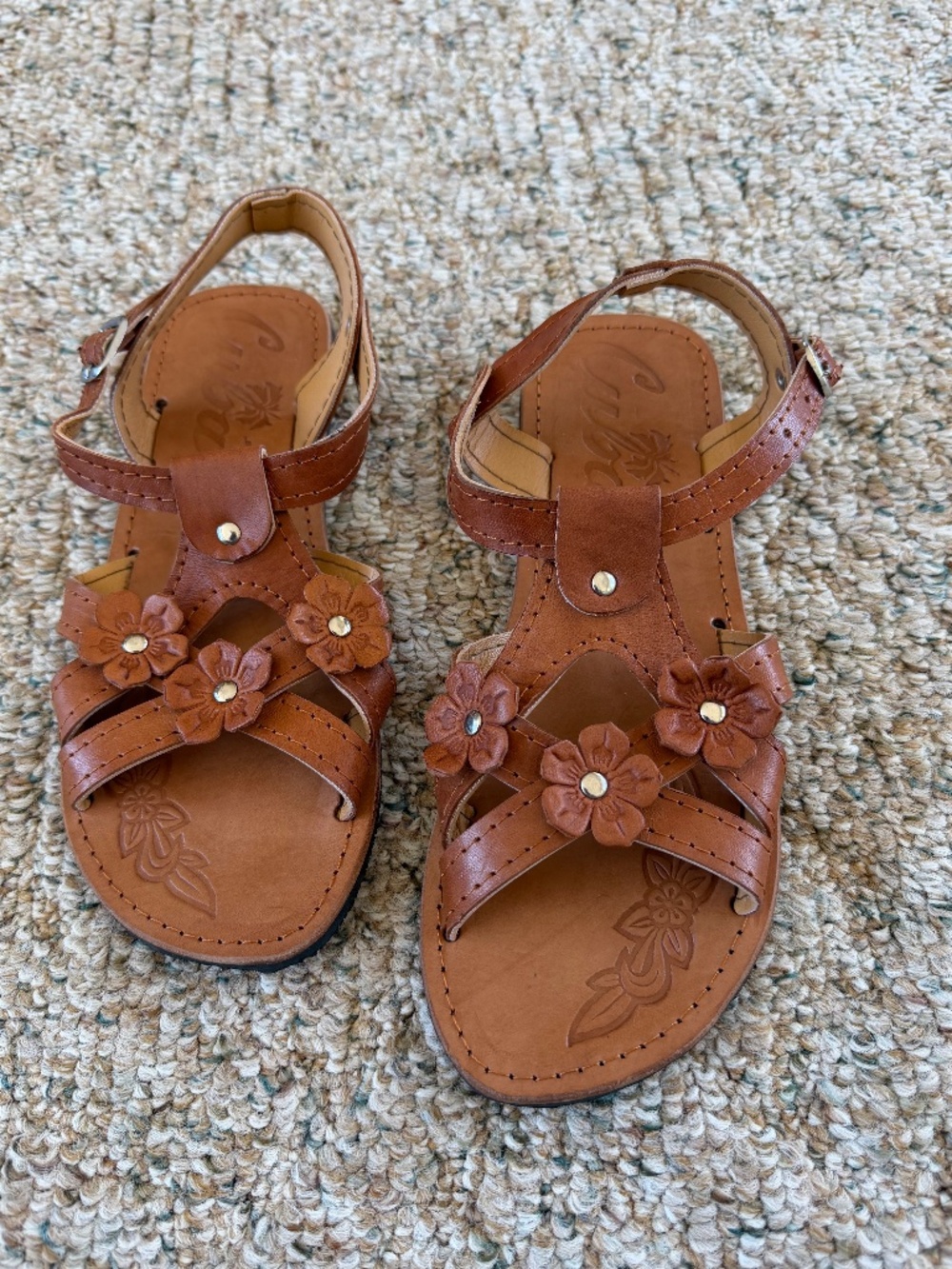 Brown Leather Floral handmade "Cuba" brand sandals. size 8.5-9